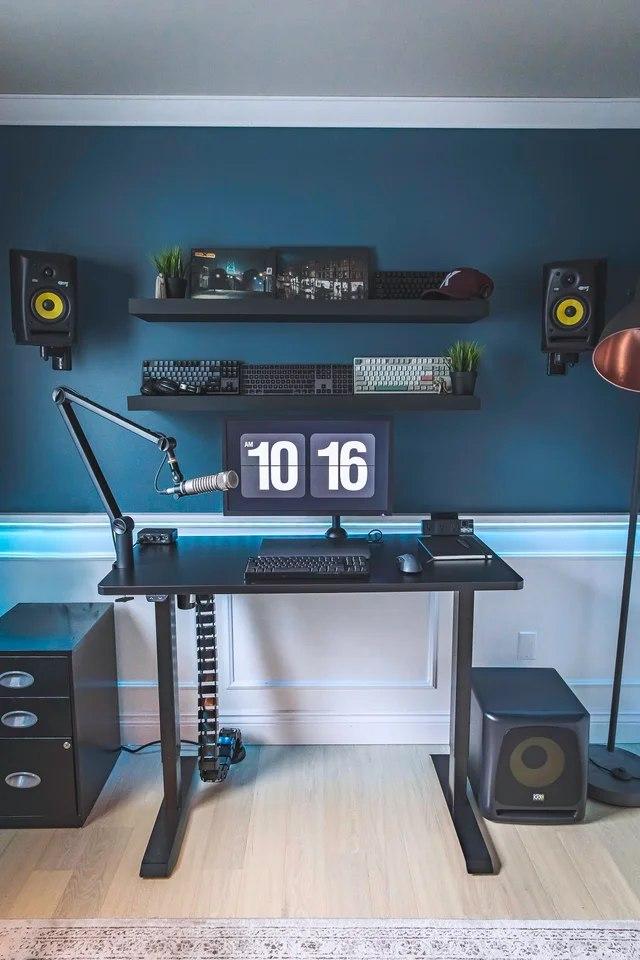 blue wall and black desk